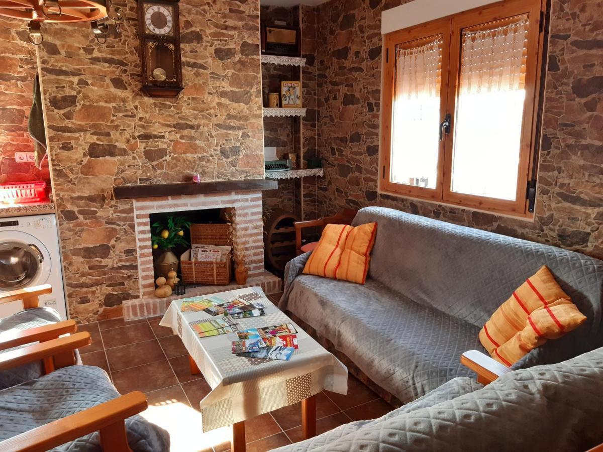 Casa Rural Mi Descanso Valdefuentes de Sangusin Exterior foto